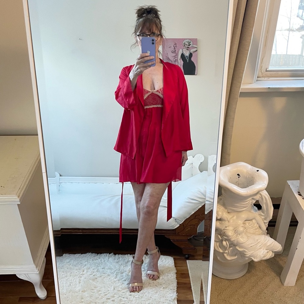 COSMOPOLITAN TWO PIECE LIPSTICK RED TAN SHEER NEGLIGEE SET ROBE LACE BUST BELT